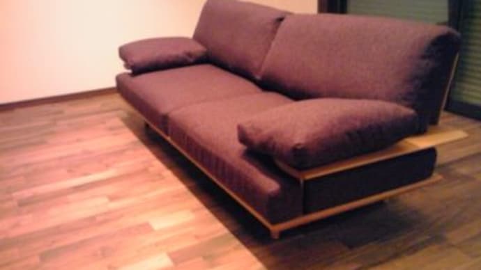 飛騨高山、日進木工さんのソファーをお客様宅へお届けさせて頂きました。エムズファニチャーです。