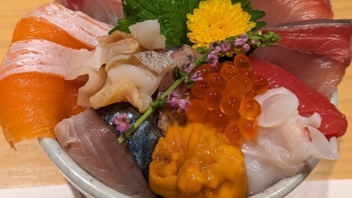 『福井駅で海鮮丼を···』