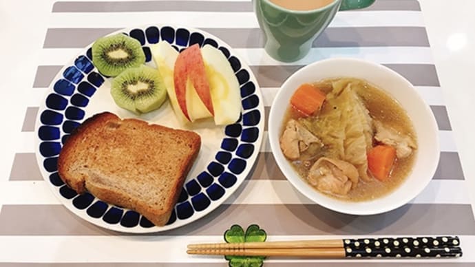全粒粉のパンで朝ごはんと 可愛いの買った〜♪