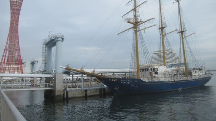 万博スペシャルサポーター「帆船みらいへ」、本日も神戸港に係留中