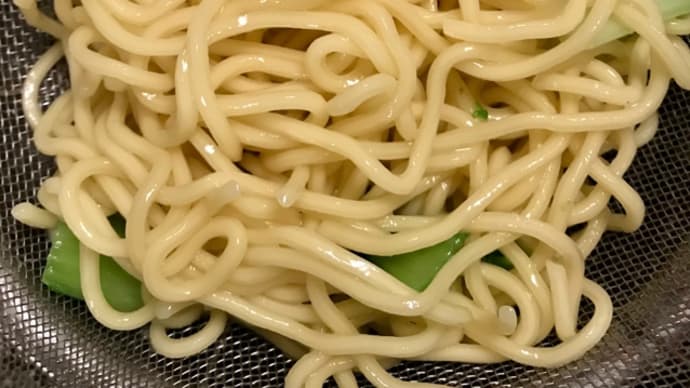 製麺所のつけ麺とコーヒーショップでの読書
