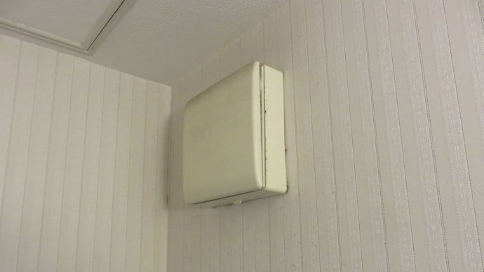 千葉県：八千代市大和田新田にて、トイレ用換気扇を人感センサータイプに交換
