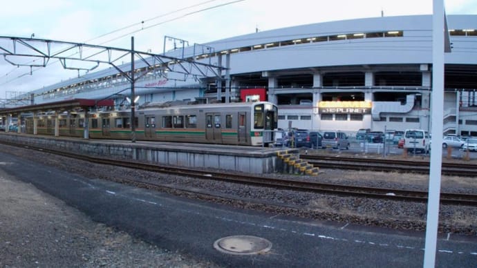 福島駅東北本線ホームを中心にしたパノラマ画像【福島駅:東北本線】 2014.DEC