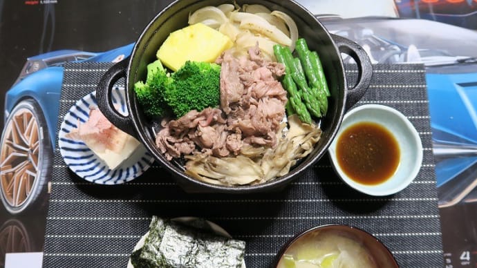焼肉鍋とおかず味噌汁、炊屋食堂の田舎定食・・・庶民の味。