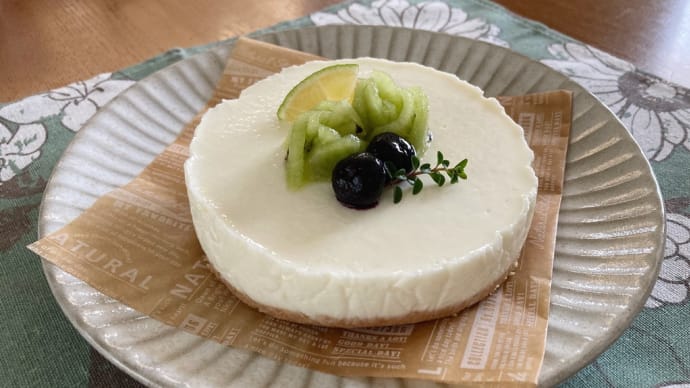 レアチーズケーキとガレット作りました。