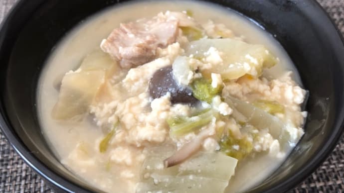 白菜を使った豚汁とお餅でホッと一息。