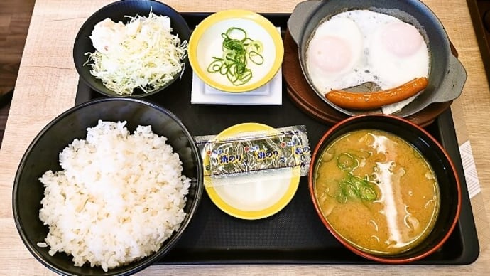 松のや(浦安駅前店)で得朝ソーセージエッグ定食(選べる小鉢は納豆)+豚汁に変更(2024年12月22日)
