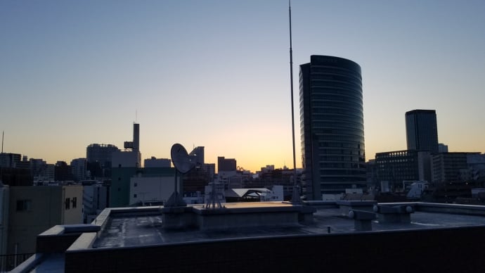 西暦2023年11月16日の朝やけ@東京都心