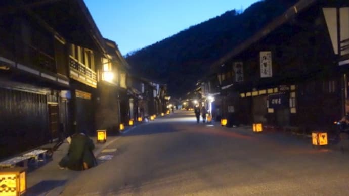寒い中、奈良井宿の灯明まつりへ
