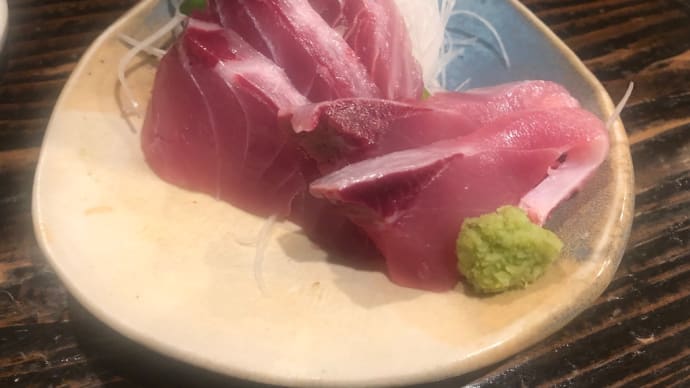 魚屋酒場Jin-bayで生ミンククジラの刺身、鯛の白子ポン酢、ハチビキの刺身をあてに男山クラシック