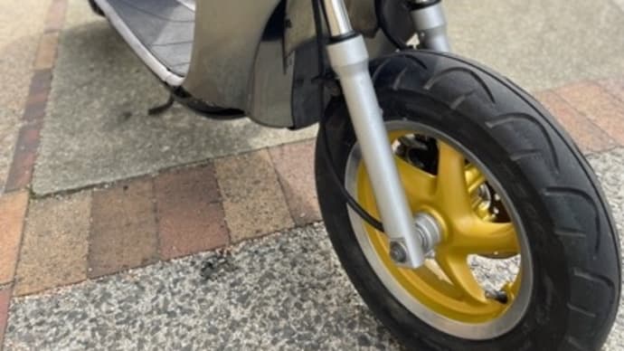 リード100 塗装ホイールの取り付け。