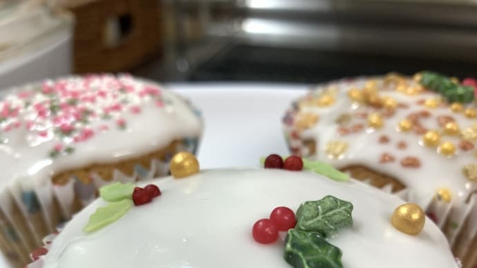 クリスマスカップケーキ