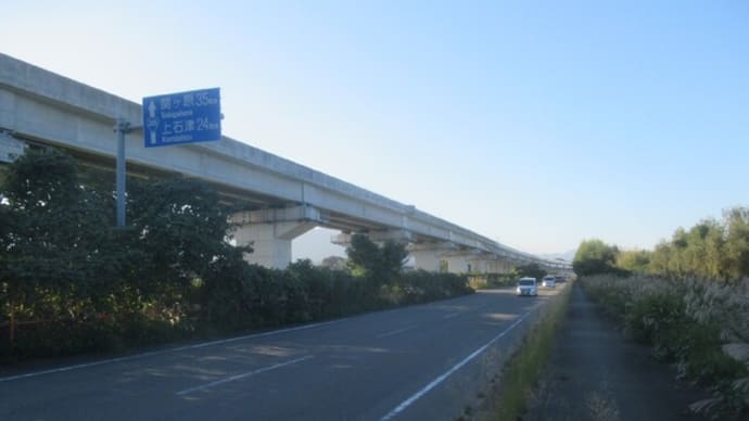 東海環状道大安~いなべ間の2024/11/3時点の状況(その2)・・・並行国道は仮桟橋を延々通る