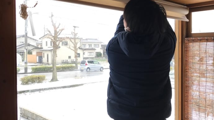 テラスにロールスクリーン取り付けました