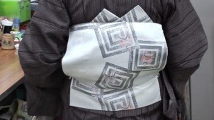 帯結びの手順を記帳し整理されるTさん