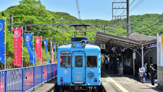 潮風を　嗅いで路地裏　加太の街。