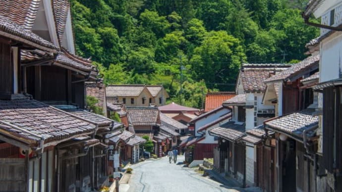 ジャパンレッドの美しい町並みを歩く 岡山県成羽町吹屋
