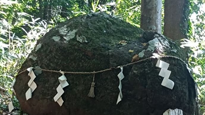 磐座 事任八幡宮