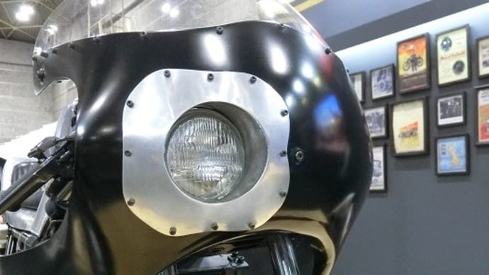 大阪モーターサイクルショー2023 ③ カスタムバイク、キャンギャル、白バイ、特撮ヒーロー物っぽいジャケット!?