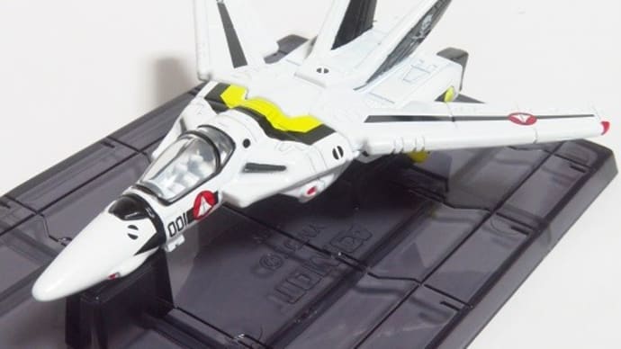 プレミアムなトミカ バルキリー ロイ・フォッカー機