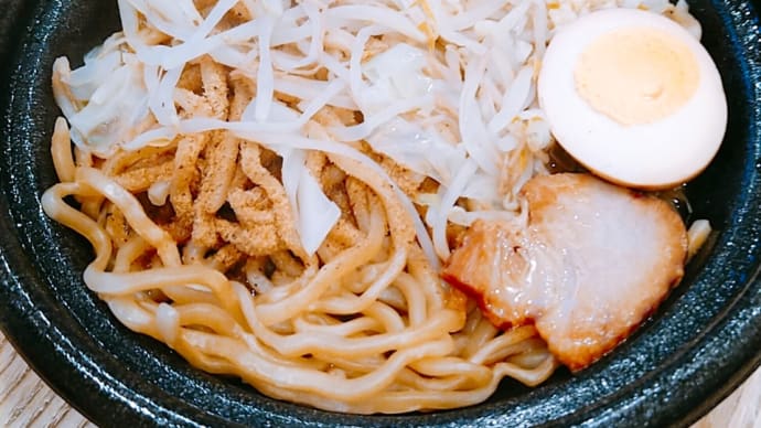 【実食】ローソンの「麺屋一燈監修スパイシー豚カレーラーメン」