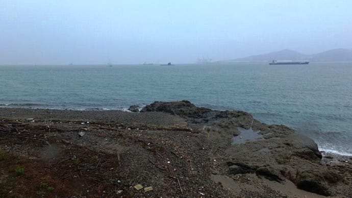 関門海峡を西へ向かう潜水艦