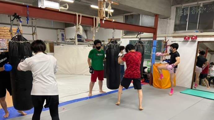 (月)キックボクシング初級19:00〜