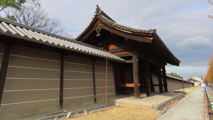 東寺　東大門　南側　魚尾形懸魚（ぎょびけいげぎょ・ぎょびがたげぎょ）