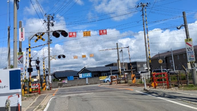 油の道…黒川街道踏切
