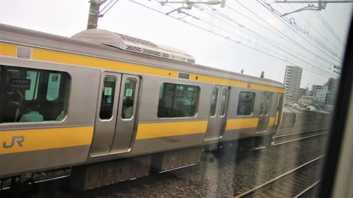 中央・総武緩行E231系と並走