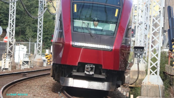 【京都発幕間旅情】近鉄80000系特急電車ひのとり,カフェコーナーは移動だけのビジネス特急に華を添える