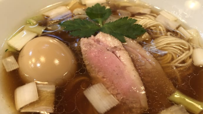 上品な仕上がりの鴨出汁スープ、新宿「麺堂にしき」 