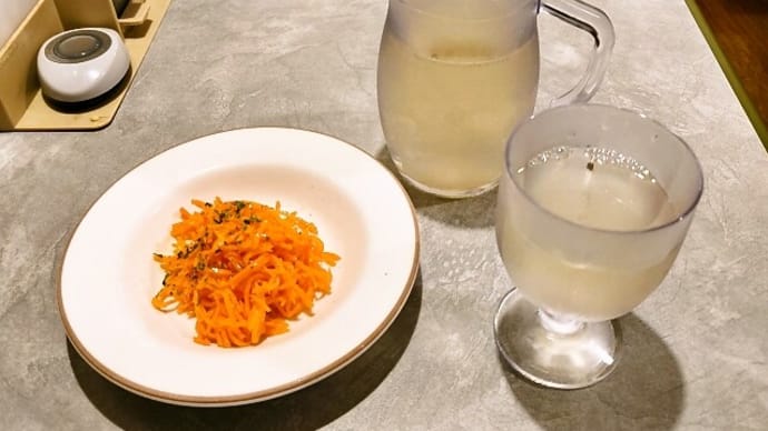 サイゼリヤ(浦安駅前店)で一杯(ハウスワイン(白)、にんじんサラダ、アロスティチーニ、他)(2024年10月25日)