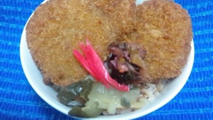 オリーブ豚のメンチカツなお総菜で晩御飯、お初なのでお試しなんだね:D