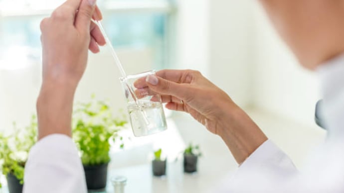 保湿剤の隠れた守護者~肌に革命をもたらす『多価アルコール』~