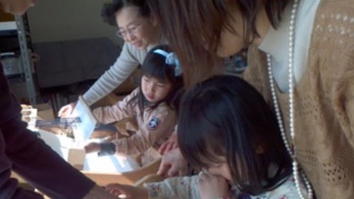 TCC・竹島クラフトセンター、仲良し姉妹の手織体験です。