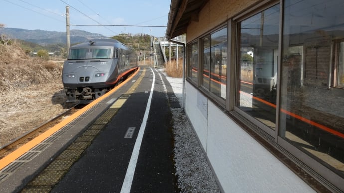 日豊本線／臼杵百年木造三駅舎