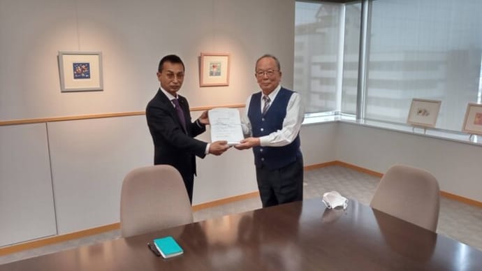 高齢者タクシー券を求める署名1365筆を市長に提出