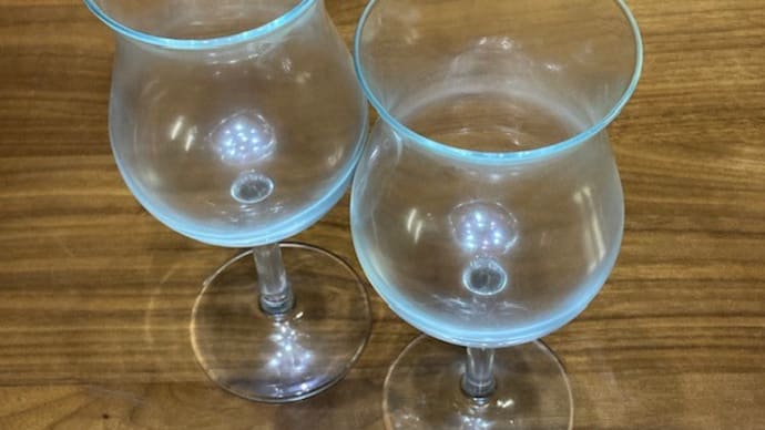 6/27 ワイングラス🍷2つ 飲んでもらったモノらしい…