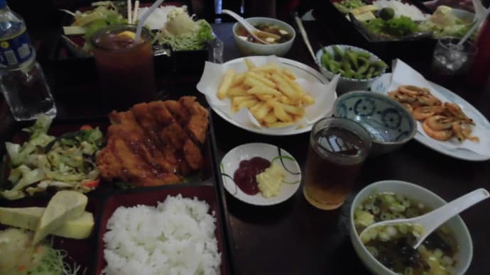 フィリピンで食べる、とんかつ弁当と焼き魚弁当