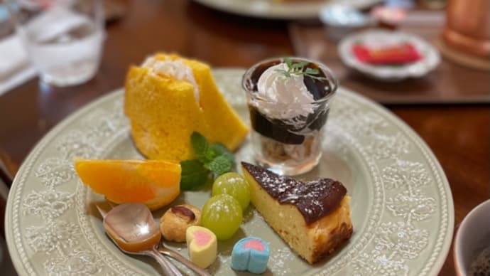 昼下がりの小さなカフェ