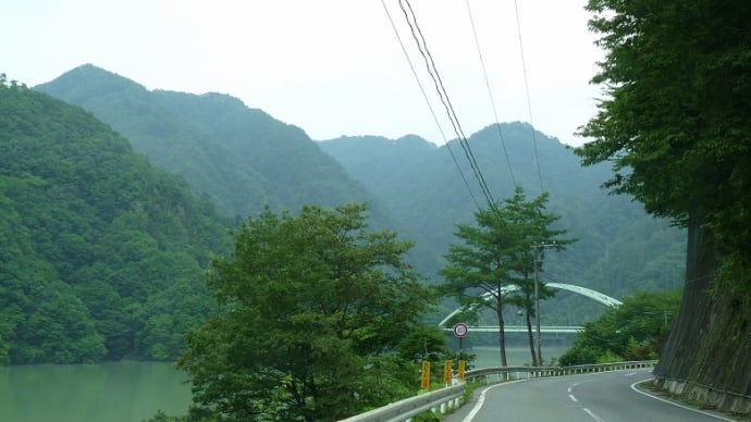 南信州を行く②・・・平岡ダム湖で・・・なぜか水上スキーを