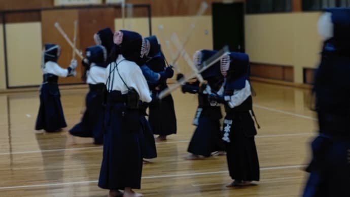 剣道女子が増えてきた稲沢武道館剣道教室。 仲良しで楽しそうです。