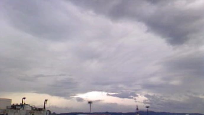 今の空 台風… なんですが