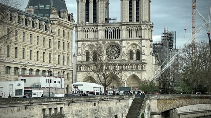 ノートル・ダム寺院の尖塔