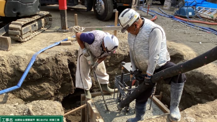 重量鉄骨現場の基礎工事、コンクリート圧縮強度試験に立会いました。