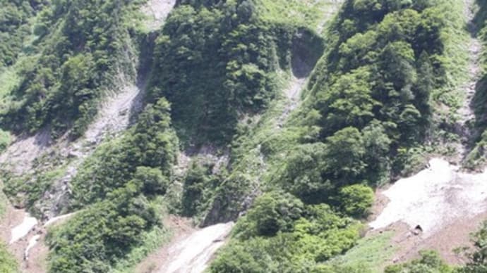 涼を求めて“天然のミスト&シャワー 称名滝”