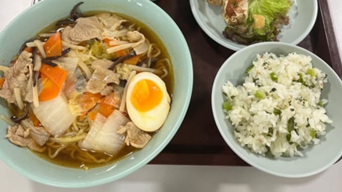 2023年の88杯目は社員食堂でサンラータン麺