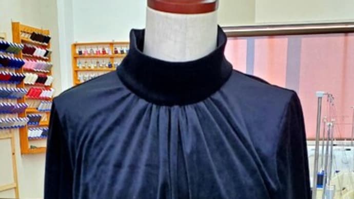 ベロアの前中心にギャザーTシャツ(カットソー生徒作品)