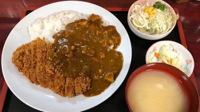 明日はカツカレーの日です。